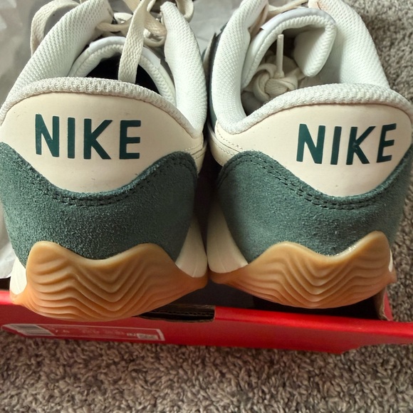 NWT Nike Women’s size 9 Vintage Green/Cream Sneakers - Picture 11 of 11